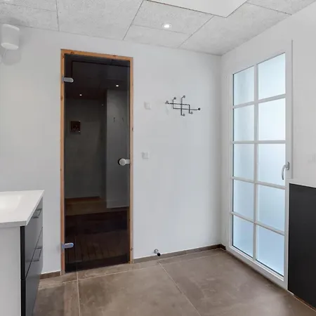 Stunning In With Kitchen * בלבאנד