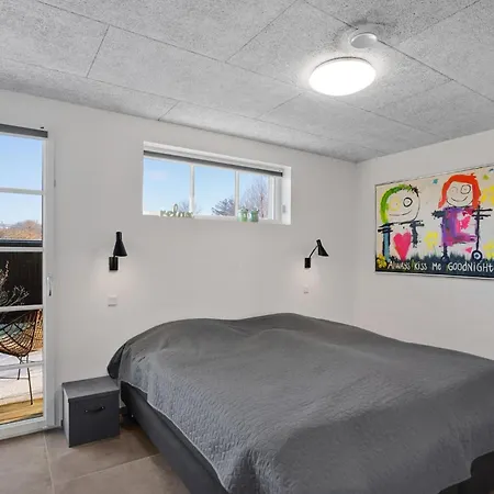 Stunning In With Kitchen * בלבאנד