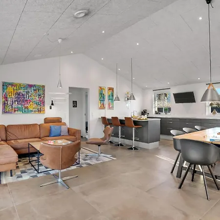 Stunning In With Kitchen בית נופש *